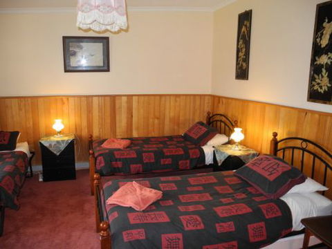 Happydays Accommodation Motor Inn - Accommodation Whitsundays 2