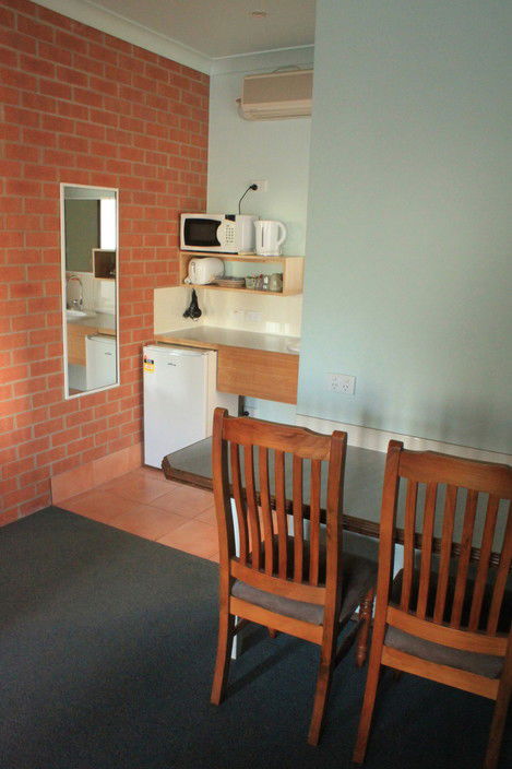 Catalina Motel Lake Macquarie - Accommodation Whitsundays 3