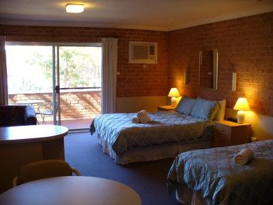 Huskisson Beach Motel - Accommodation Whitsundays 1