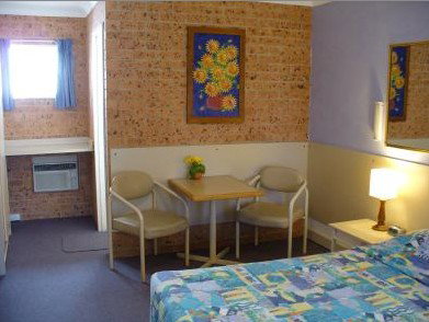 Huskisson Beach Motel - Accommodation Whitsundays 2
