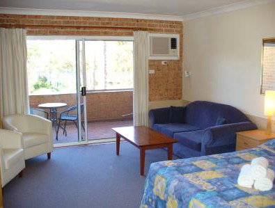 Huskisson Beach Motel - Accommodation Whitsundays 3