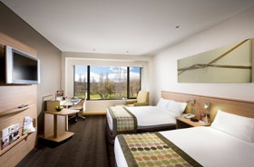 Crowne Plaza Canberra - Accommodation Whitsundays 1