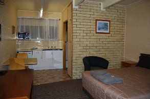 Coastal Comfort Motel - Accommodation Whitsundays 0