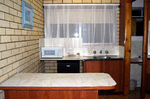 Coastal Comfort Motel - Accommodation Whitsundays 1