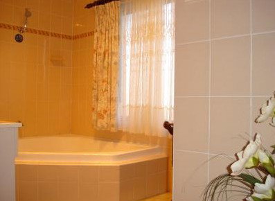 Lake Front Motel - Accommodation Whitsundays 5