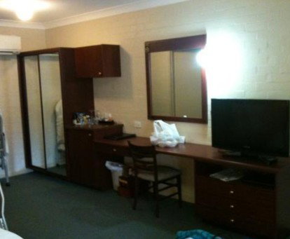 Town Square Motel - Accommodation Whitsundays 2