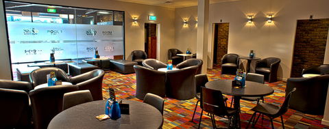 Olde Tudor Motor Inn - Accommodation Whitsundays 2