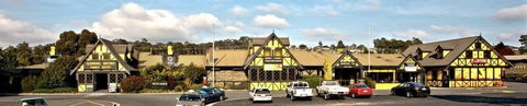 Olde Tudor Motor Inn - Accommodation Whitsundays 3