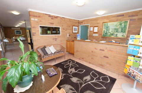 Country Comfort Gin Gin Wild Scotsman - Accommodation Whitsundays 2