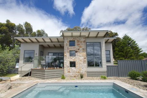 Stonetryst Spa Villas - Accommodation Whitsundays 0