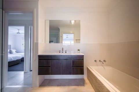 Escape At Nobbys - Accommodation Whitsundays 5