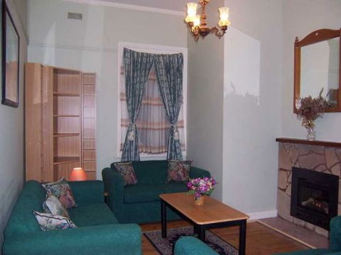Mountain Top Holiday Home - Accommodation Whitsundays 0