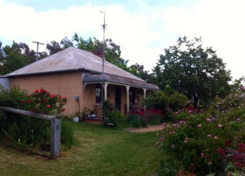 Cookes Cottage - Accommodation Whitsundays 0