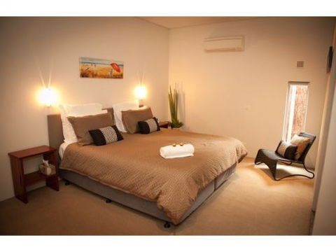 Hanover Bay Studio Apartments - Accommodation Whitsundays 0