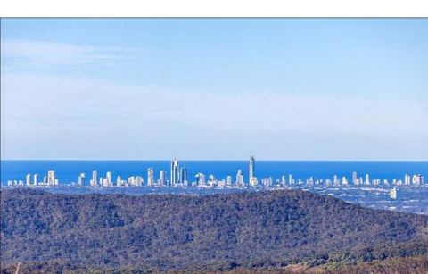 Mountain Edge Lodges - Accommodation Whitsundays 0