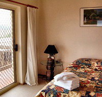 Esplanade Apartments - Accommodation Whitsundays
