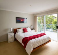 The Lake Limo - Accommodation Whitsundays