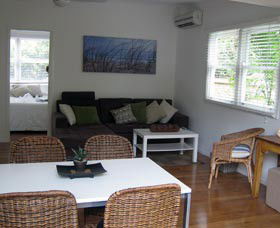 Seaside Cottage - Accommodation Whitsundays 0