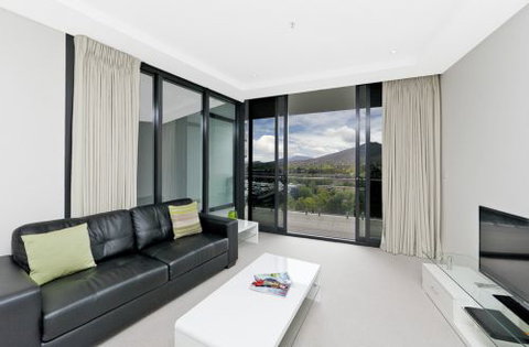 Astra Apartments Canberra - Accommodation Whitsundays 2