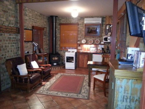 Eagle Foundry B & B - Accommodation Whitsundays 3