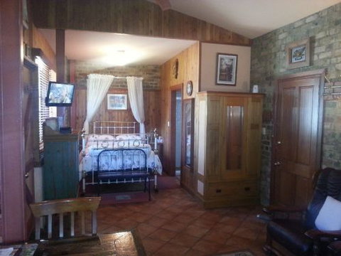 Eagle Foundry B & B - Accommodation Whitsundays 4