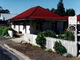 Cobb & Co Cottages - Accommodation Whitsundays 0