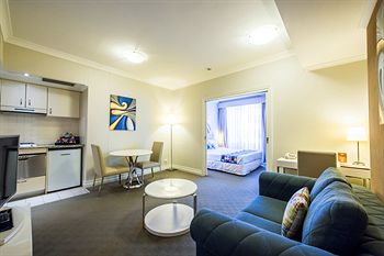 Seasons Harbour Plaza - Accommodation Whitsundays 0