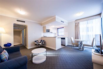 Seasons Harbour Plaza - Accommodation Whitsundays 1