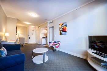 Seasons Harbour Plaza - Accommodation Whitsundays 3