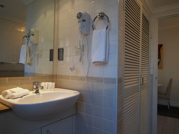 Seasons Harbour Plaza - Accommodation Whitsundays 11