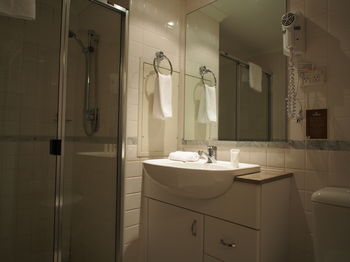 Seasons Harbour Plaza - Accommodation Whitsundays 17