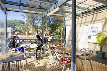 Cambridge Lodge - Hostel/Backpacker - Accommodation Whitsundays 0