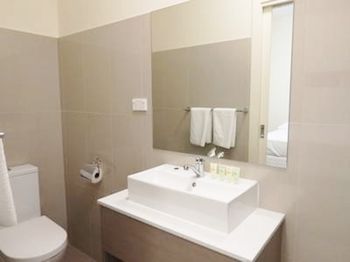 Naughtons Parkville Hotel - Accommodation Whitsundays 10