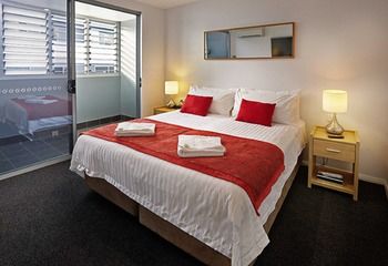 Crown On Darby - Accommodation Whitsundays 3