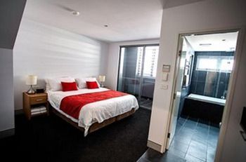 Crown On Darby - Accommodation Whitsundays 9