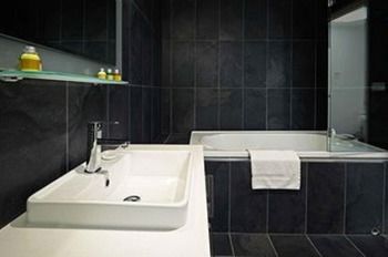 Crown On Darby - Accommodation Whitsundays 21