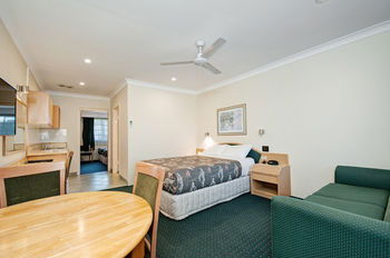 Colonial Terrace Motor Inn - Accommodation Whitsundays 24