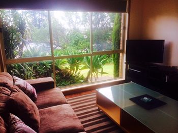 Australian Home Away @ East Doncaster Andersons Creek 1 - Accommodation Whitsundays 12