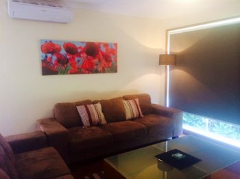 Australian Home Away @ East Doncaster Andersons Creek 1 - Accommodation Whitsundays 13