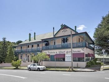 The Victoria & Albert Guesthouse - Accommodation Whitsundays 0