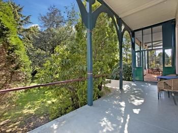 The Victoria & Albert Guesthouse - Accommodation Whitsundays 1