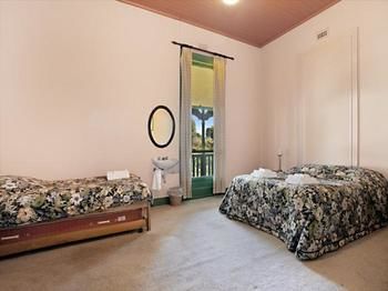 The Victoria & Albert Guesthouse - Accommodation Whitsundays 6