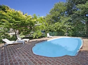 The Victoria & Albert Guesthouse - Accommodation Whitsundays 7