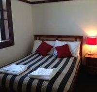 The Cooks Hill Hotel - Accommodation Whitsundays