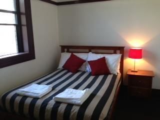 The Cooks Hill Hotel - Accommodation Whitsundays 0