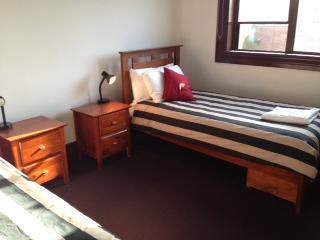 The Cooks Hill Hotel - Accommodation Whitsundays 1