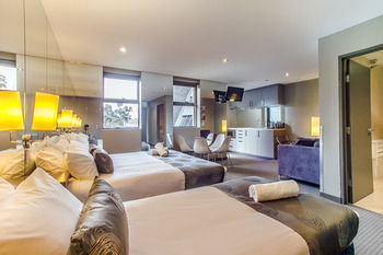 Comfy Kew Apartments - Accommodation Whitsundays 3