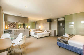Comfy Kew Apartments - Accommodation Whitsundays 4