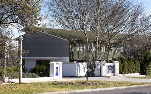 BEST WESTERN Tall Trees Canberra - Accommodation Whitsundays 0