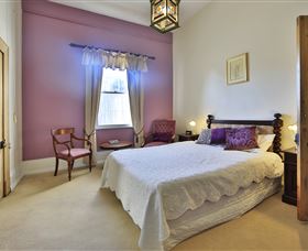 Racecourse Inn - The - Accommodation Whitsundays 1